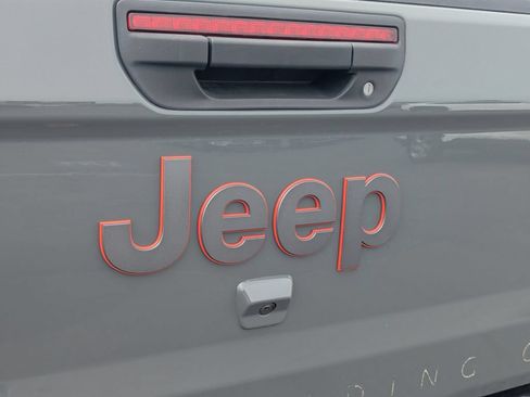 Used 2021 Jeep Gladiator Mojave AWD/4WD image 5
