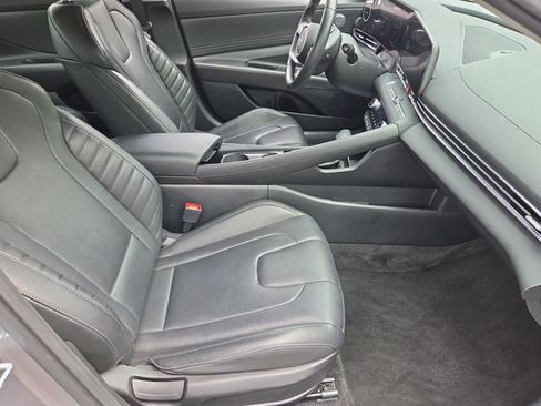 Used 2025 Hyundai Elantra Limited FWD image 18