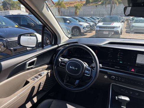 Used 2026 Kia Carnival FWD image 37