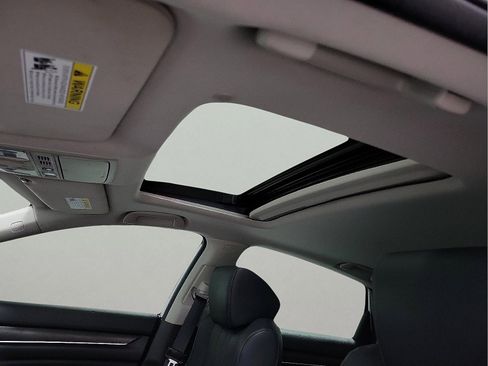 Used 2018 Honda Accord Touring image 13