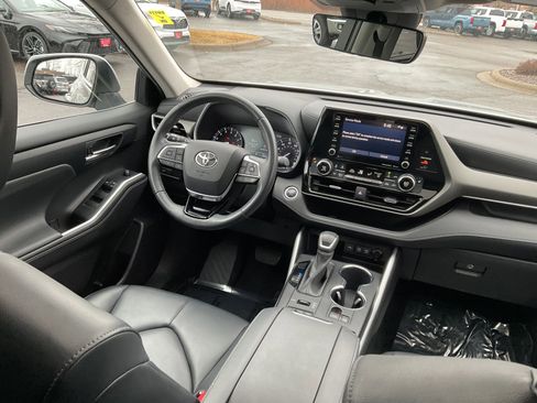 Used 2020 Toyota Highlander XLE image 21