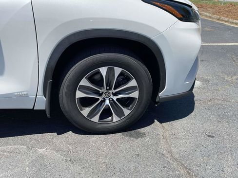 Used 2024 Toyota Highlander XLE AWD/4WD image 28