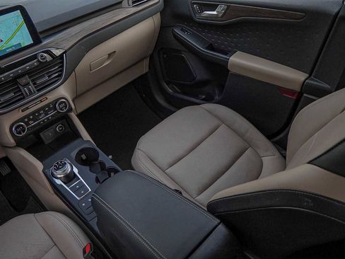 Used 2020 Ford Escape Titanium image 28