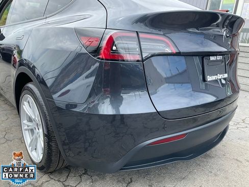 Used 2024 Tesla Model Y 2WD image 86