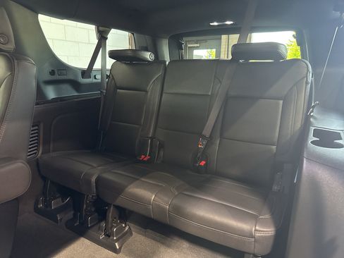 Used 2025 Chevrolet Suburban High Country AWD/4WD image 12