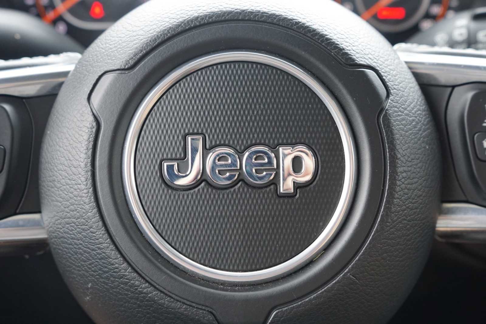 Used 2022 Jeep Wrangler Unlimited Sahara w/ LED Lighting Group AWD/4WD image 13