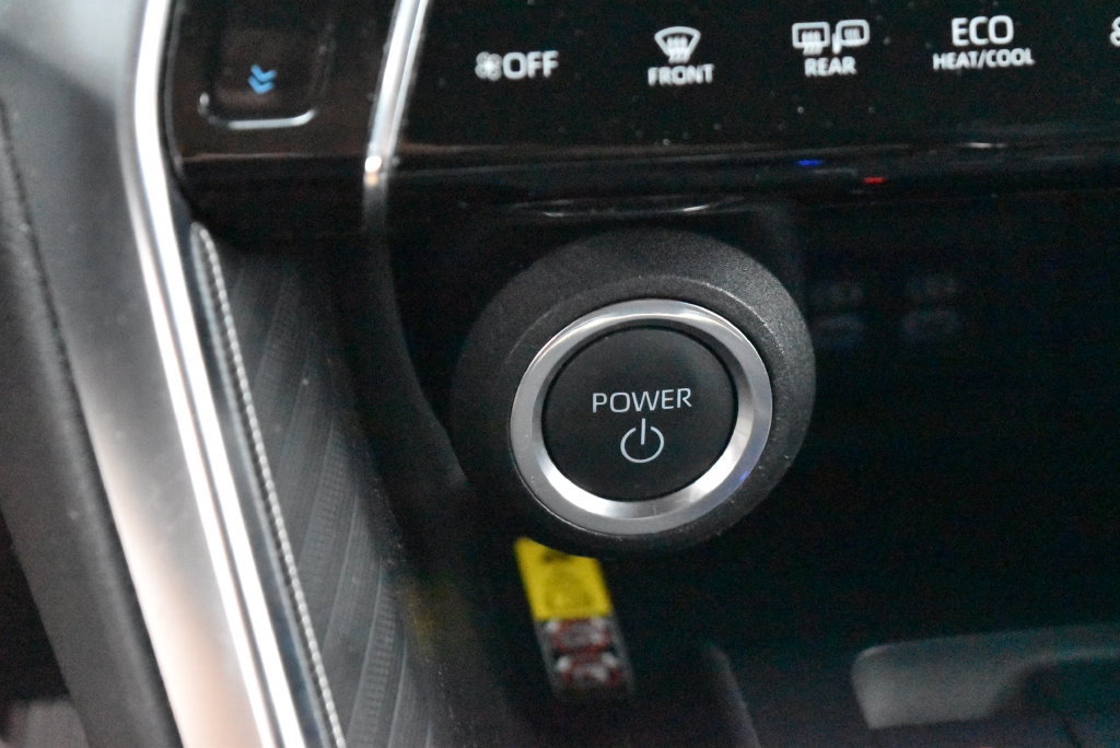 Used 2024 Toyota Venza XLE AWD/4WD image 18