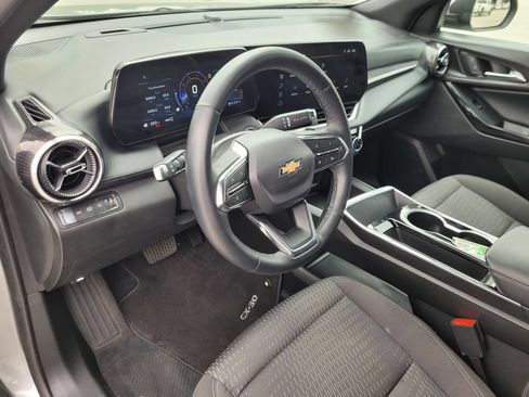 Used 2025 Chevrolet Equinox LT AWD/4WD image 14