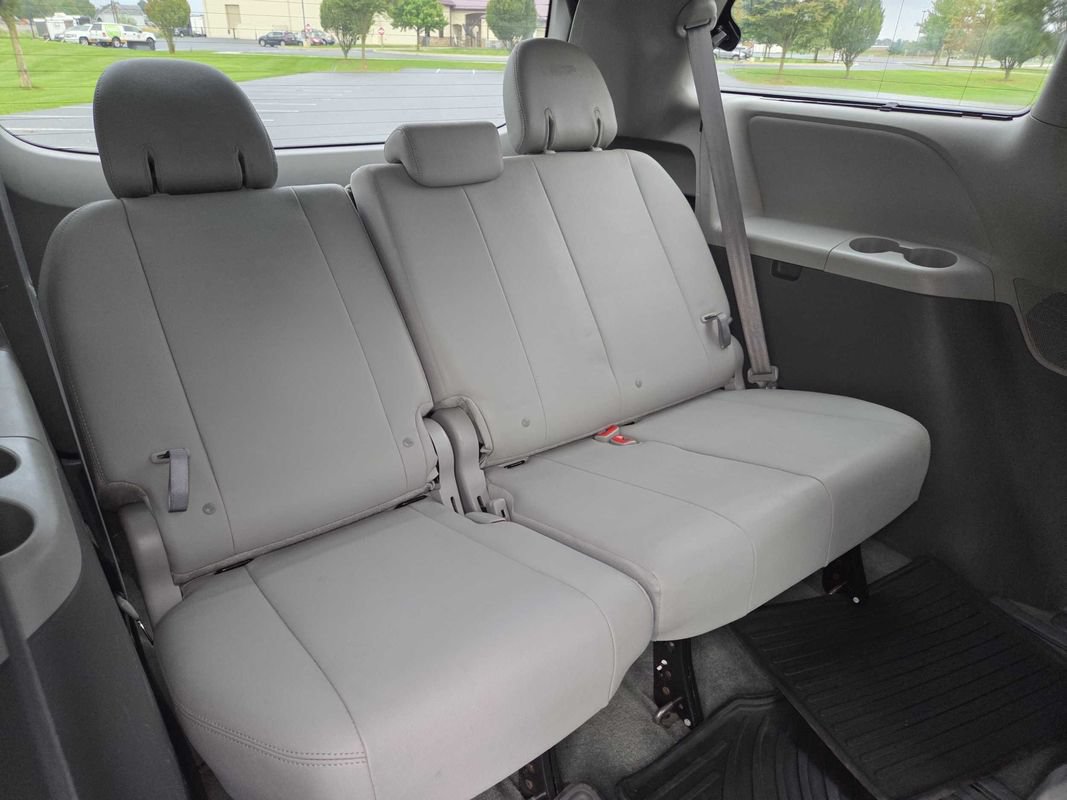 Used 2016 Toyota Sienna XLE w/ XLE Navigation Package AWD/4WD image 15