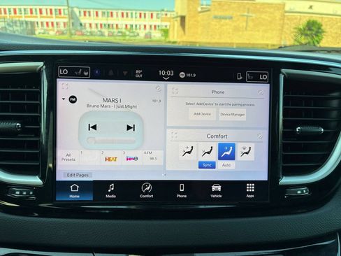 Used 2025 Chrysler Pacifica Select FWD image 16