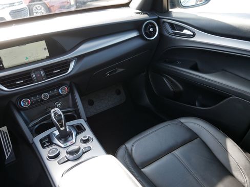 Used 2025 Alfa Romeo Stelvio Sprint w/ Convenience Package image 11