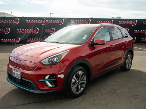 Used 2022 Kia Niro EX image 4