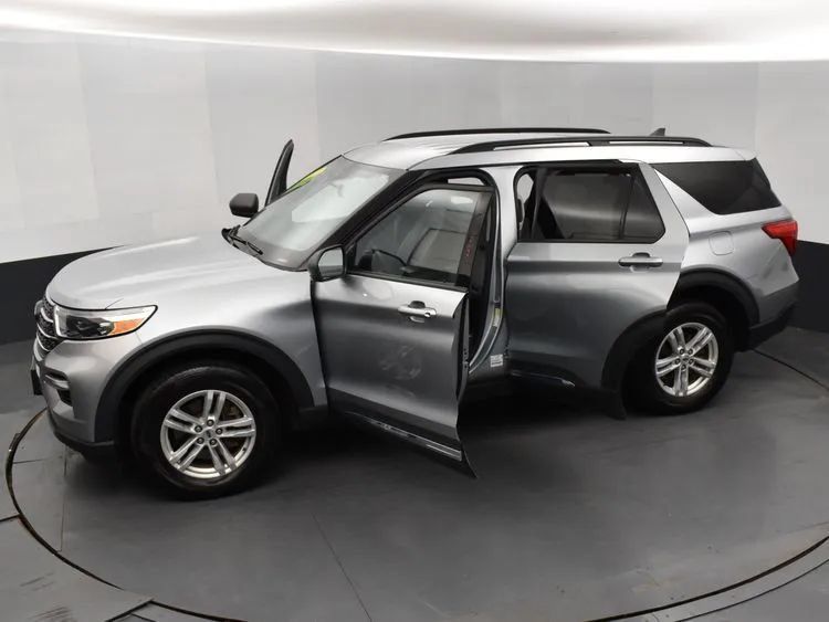 Used 2023 Ford Explorer XLT w/ Equipment Group 202A AWD/4WD image 7
