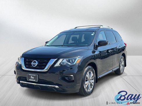 Used 2020 Nissan Pathfinder S image 1