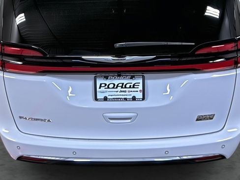 New 2026 Chrysler Pacifica Select image 11