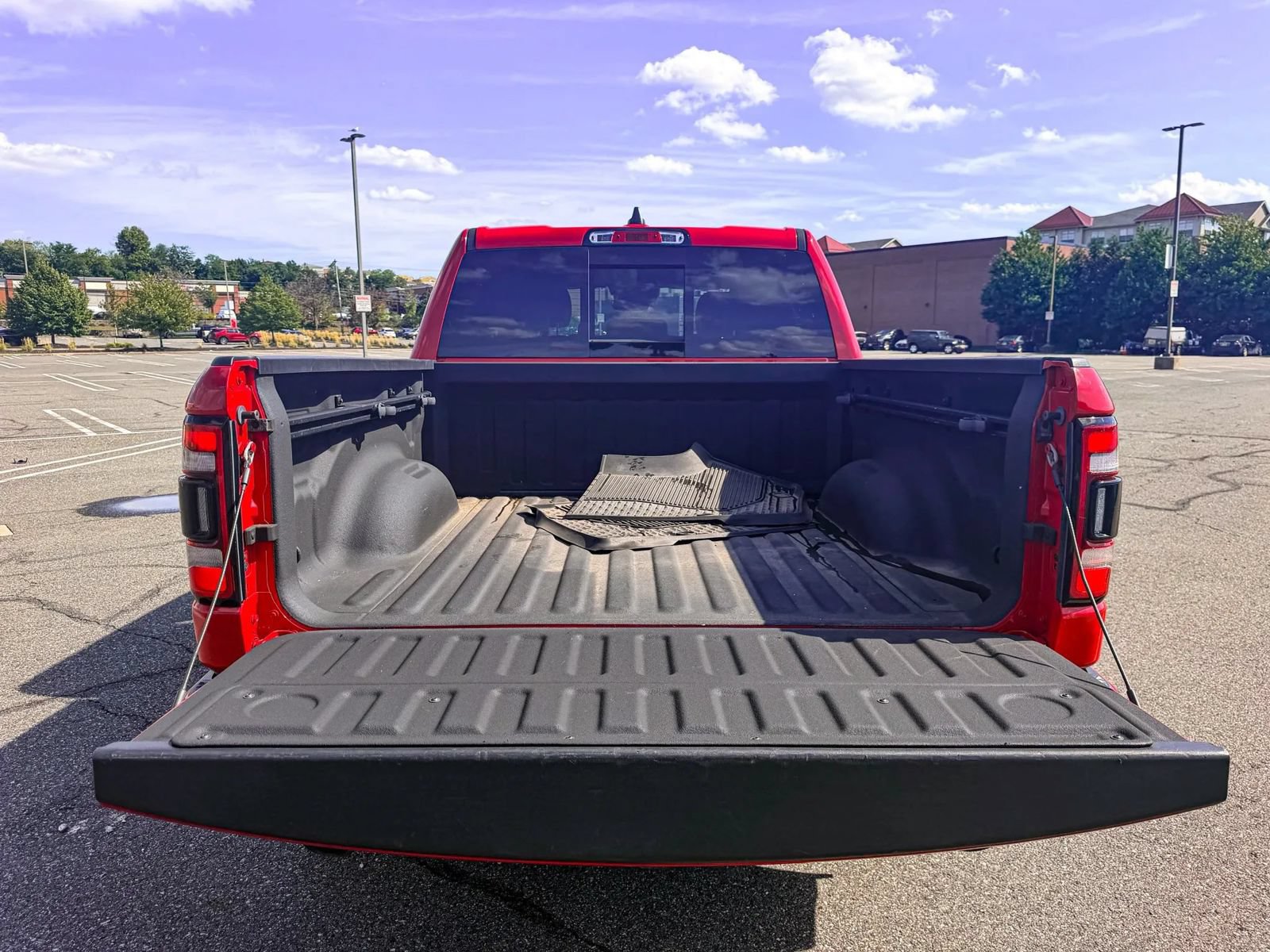 Used 2021 RAM 1500 Laramie AWD/4WD image 10