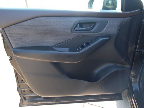 Used 2023 Nissan Rogue S AWD/4WD image 36