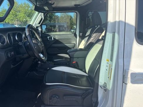 Used 2020 Jeep Wrangler Unlimited Sahara image 9