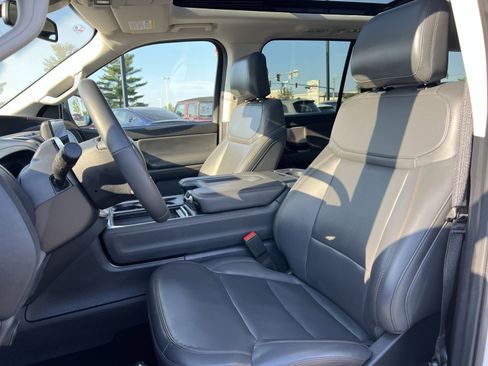 Used 2025 Ford Expedition Active AWD/4WD image 21