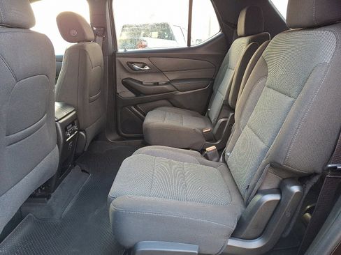 Used 2023 Chevrolet Traverse LT w/ Midnight/Sport Edition image 9