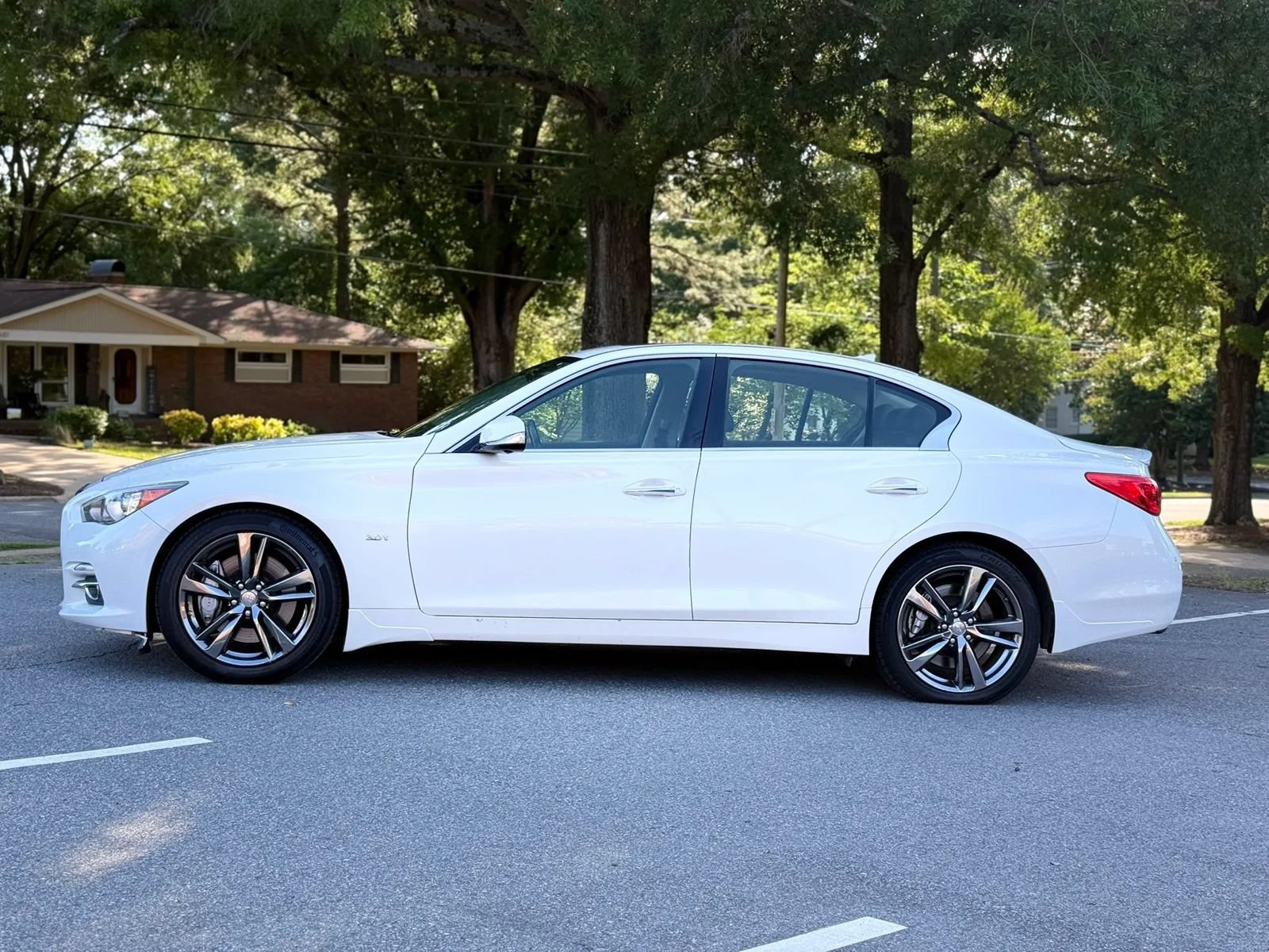Used 2016 INFINITI Q50 Sport AWD/4WD image 3