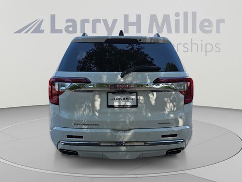 Certified 2021 GMC Acadia Denali w/ Denali Ultimate Package AWD/4WD image 4