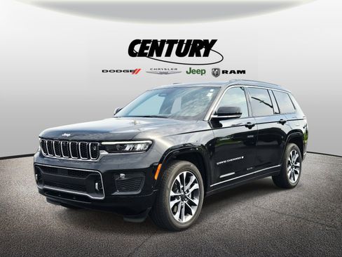 Used 2024 Jeep Grand Cherokee L Overland w/ Advanced Protech Group III AWD/4WD image 8