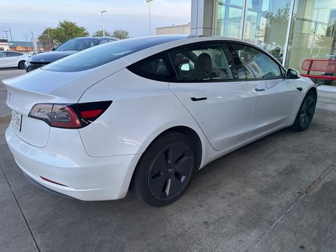 Used 2023 Tesla Model 3 Standard Range image 8