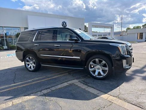 Used 2020 Cadillac Escalade Luxury AWD/4WD image 3