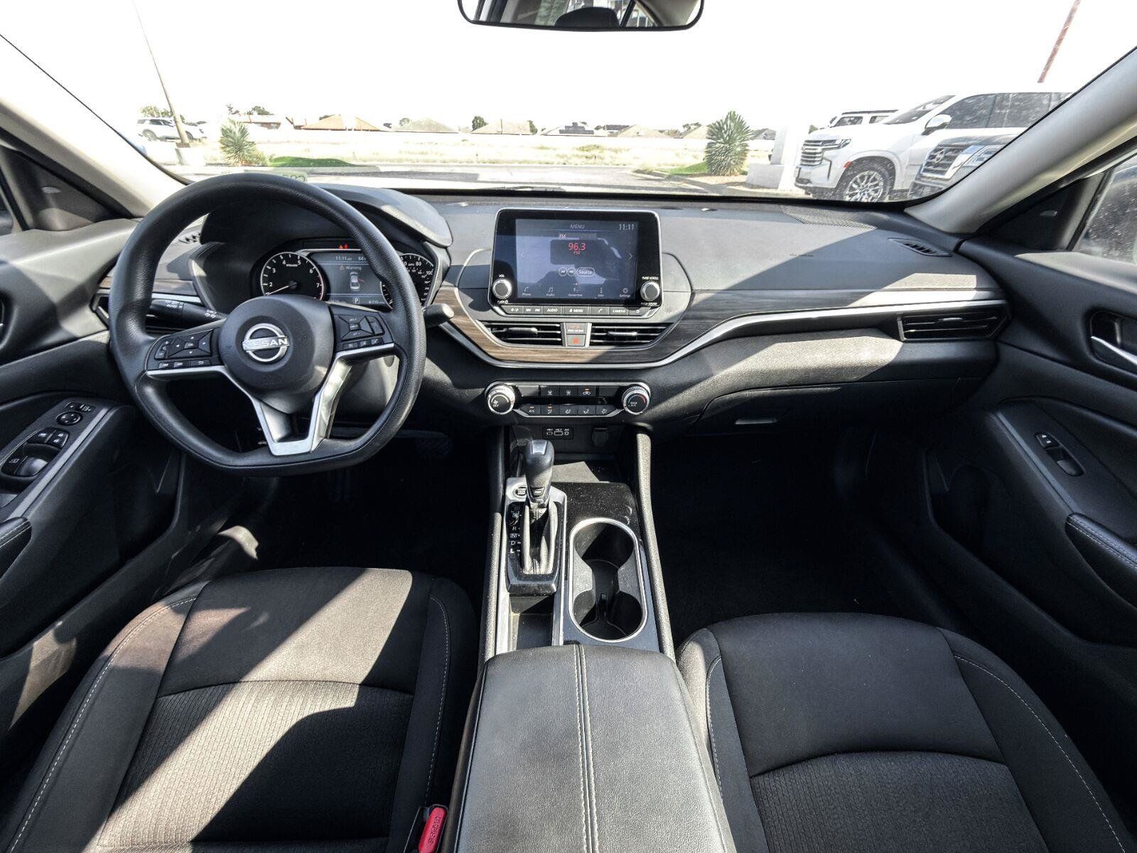 Used 2024 Nissan Altima 2.5 SV FWD image 15