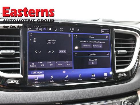 Used 2023 Chrysler Pacifica Touring-L FWD image 19