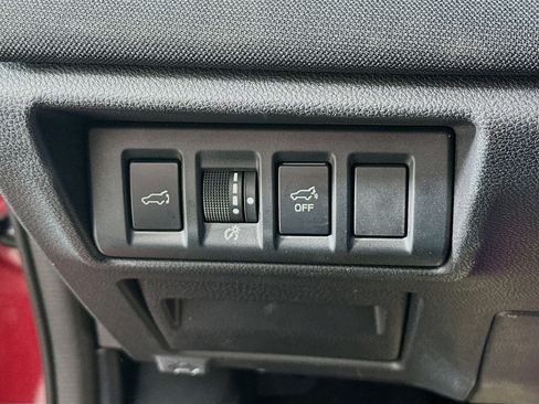 Used 2025 Subaru Outback Premium AWD/4WD image 16