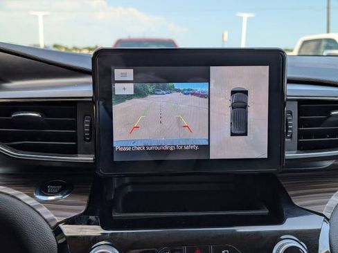 Used 2023 Ford Explorer Limited w/ Equipment Group 301A RWD image 8