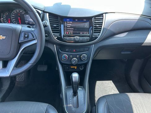 Used 2020 Chevrolet Trax LT w/ Sun & Sound Package AWD/4WD image 11
