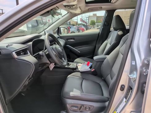 Used 2026 Toyota Corolla Cross XLE w/ Convenience Package AWD/4WD image 12