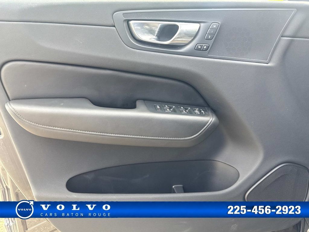 Used 2025 Volvo XC60 B5 Plus AWD/4WD image 24