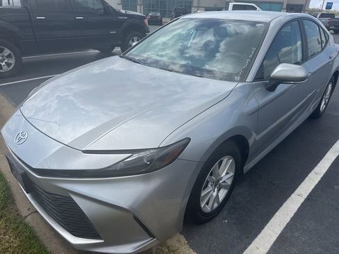 Used 2025 Toyota Camry LE image 1