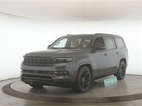 Used 2023 Jeep Grand Wagoneer Series III w/ Rear Seat Video Group 1 image 10