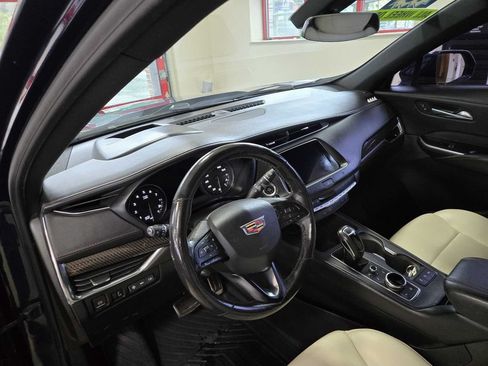 Used 2019 Cadillac XT4 Sport AWD/4WD image 15