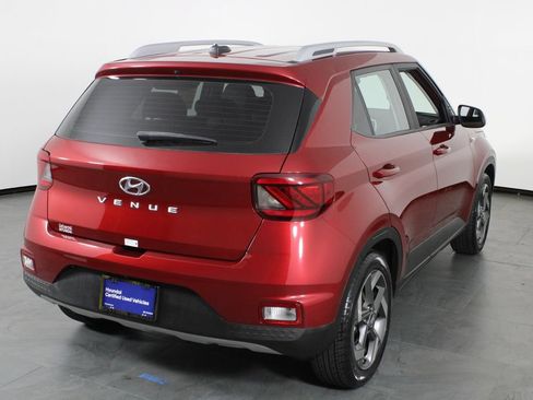 Certified 2024 Hyundai Venue Limited FWD image 4