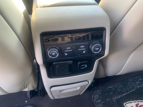 Used 2018 GMC Acadia Denali AWD/4WD image 16