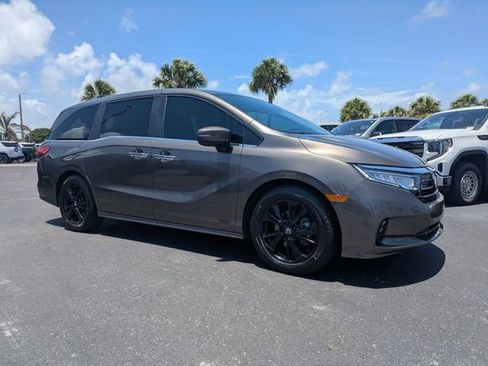 Used 2022 Honda Odyssey Touring image 2