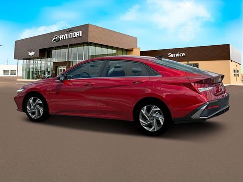 New 2025 Hyundai Elantra SEL image 4