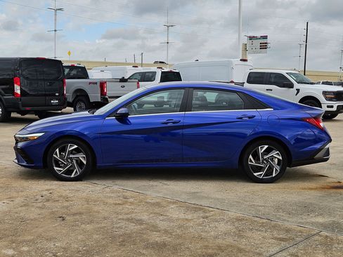 Used 2025 Hyundai Elantra SEL FWD image 9