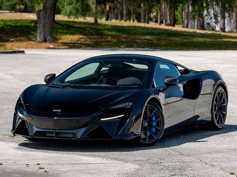 Used 2023 McLaren Artura image 8