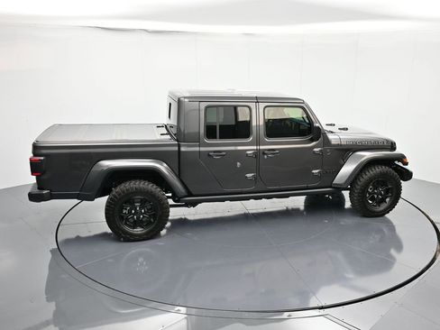 Certified 2025 Jeep Gladiator Sport image 37