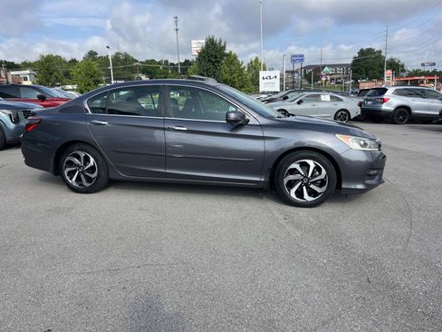 Used 2016 Honda Accord EX image 2
