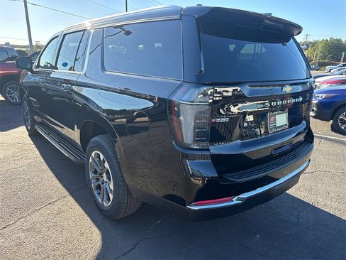 New 2026 Chevrolet Suburban LT w/ Comfort Package image 8