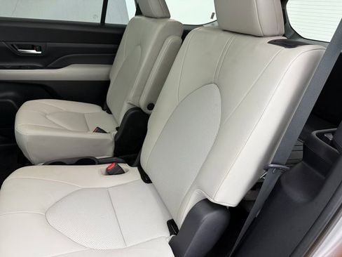 Used 2024 Toyota Grand Highlander XLE image 34