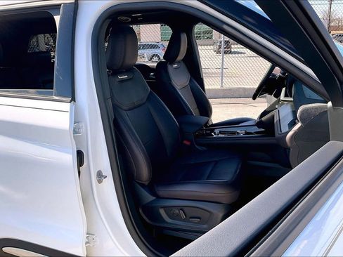 Used 2026 Ford Explorer Platinum image 6